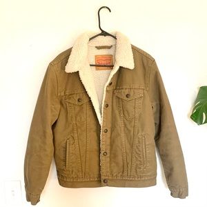 Levi’s Trucker Jacket Size Medium Tan Canvas Sherpa